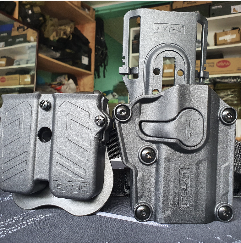 Right Hand Cytac Lowride Holster with Double Magpouch